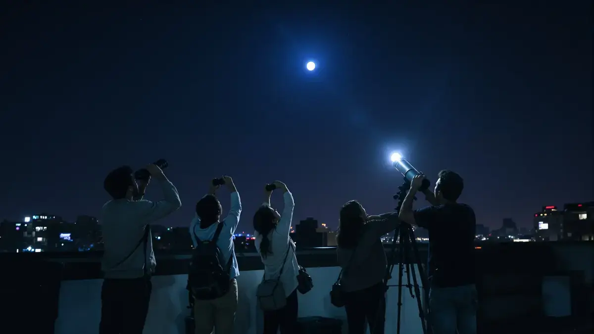 Experts zijn het eens: de botsing van asteroïde 2024 YR4 met de maan kan een vanaf de aarde zichtbare flits veroorzaken, een onderschatte gebeurtenis.