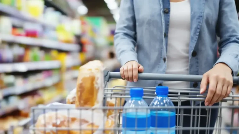 Op bijna alle winkelwagentjes zitten fecale bacteriën een verontrustende realiteit om serieus te nemen